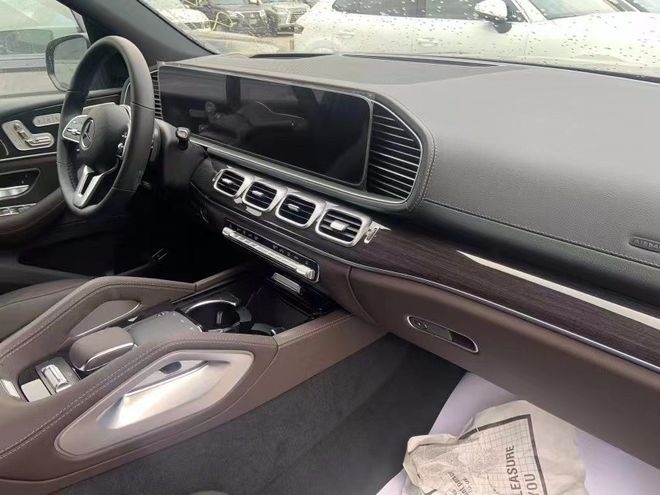 2022款奔馳GLS450三排七座現(xiàn)車(chē)內(nèi)外實(shí)拍