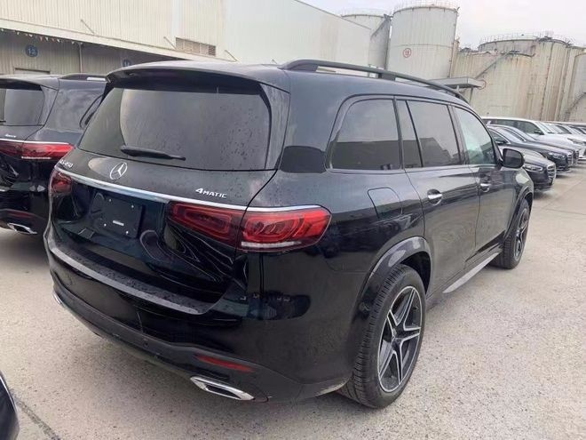 2022款奔馳GLS450三排七座現(xiàn)車(chē)內(nèi)外實(shí)拍